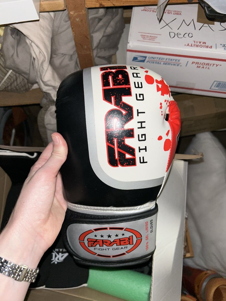 Gants & mitaines : Boxing gloves and guards – D'occasion à Crissier par amc_7gtd 2