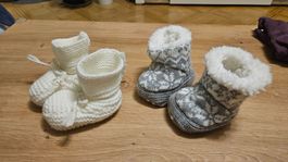 Deux paires de chaussons pour bébé, neufs