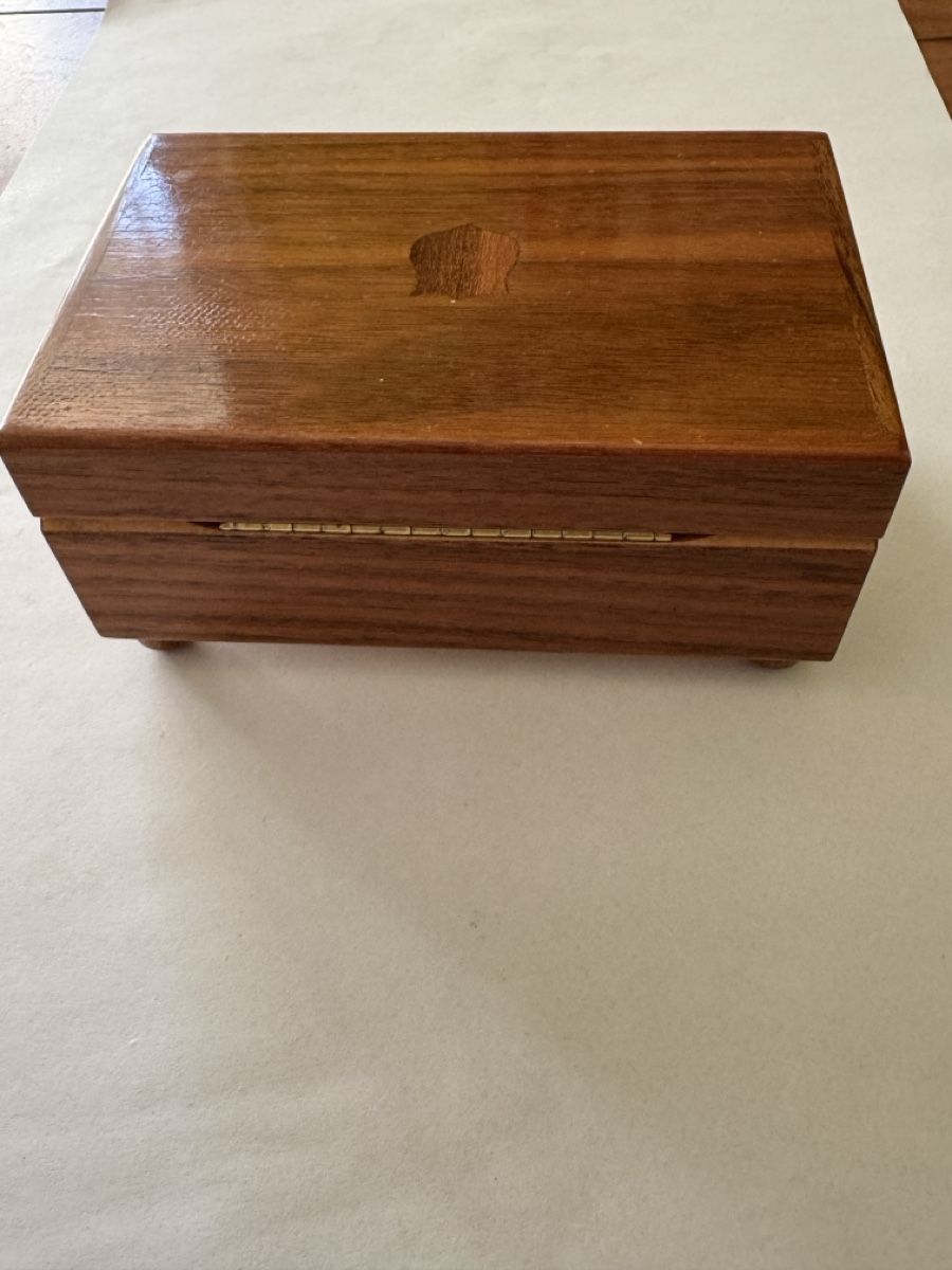 Spieldosen: Musikdose aus Holz – Gebraucht aus Hombrechtikon von Froeschli9 1