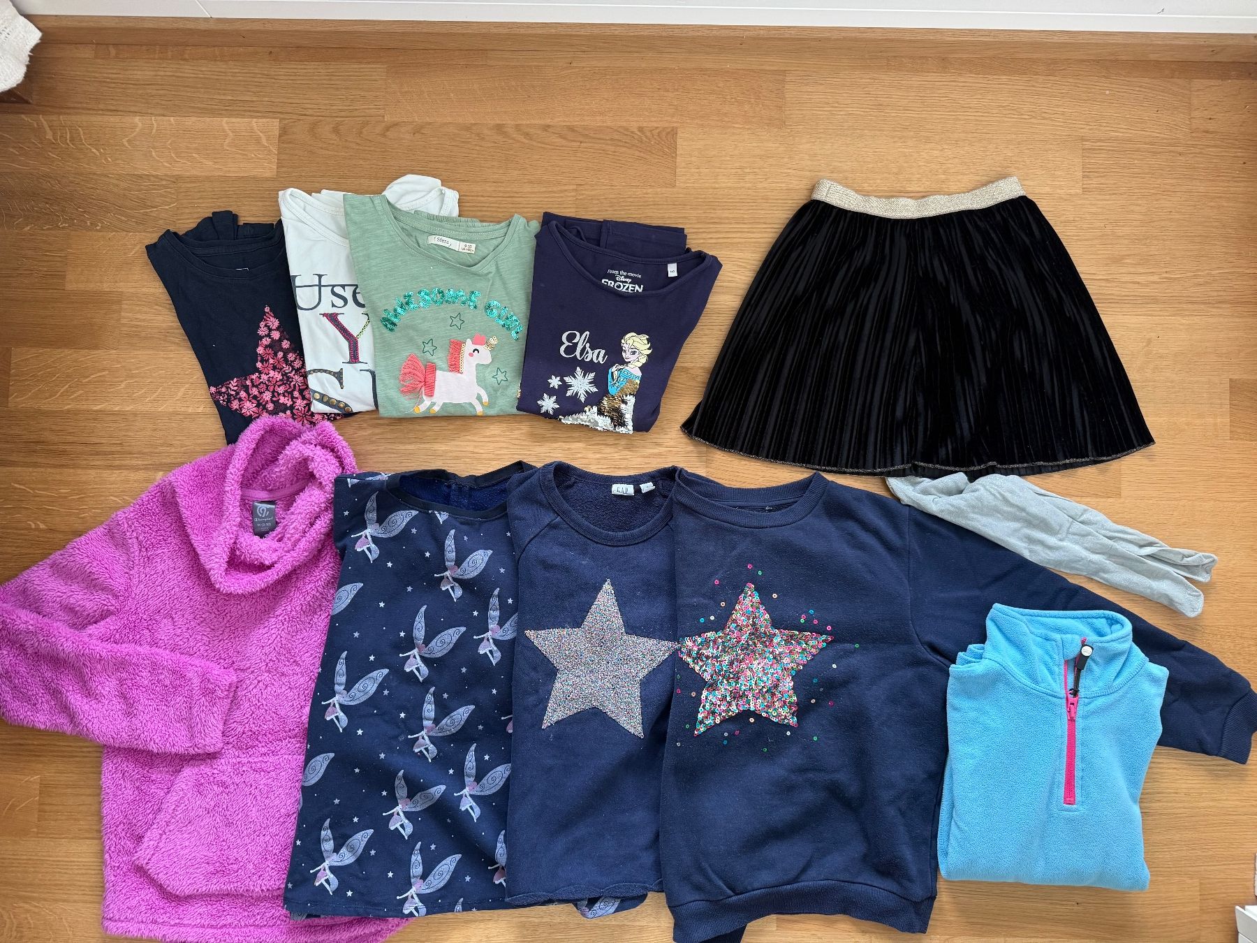 Lotti & Set di vestiti: Kleiderpaket Pullis 128/134 – Usato da Hünibach venduto da rotestandem01