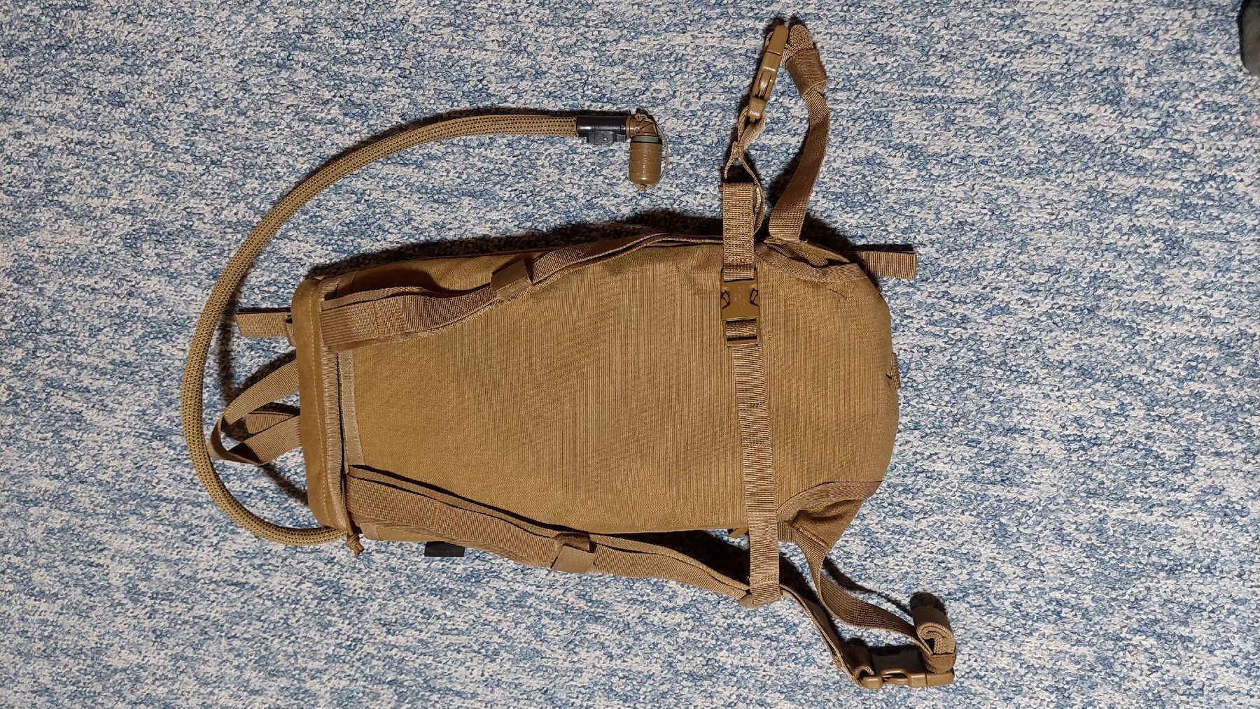 Schweizer Armee Zaini: Trinkrucksack 3Liter – Nuovo (secondo la descrizione) da Andwil SG venduto da adr_7gnk 1