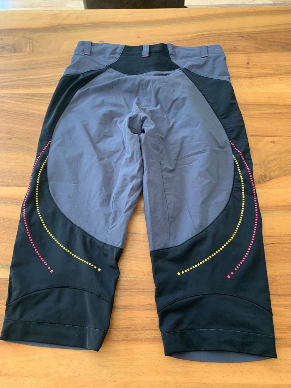 Hosen: NEUE Nomadic Couture Wanderhose 3/4tel Gr. XS – Neu (gemäss Beschreibung) aus Meiringen von luanik 1