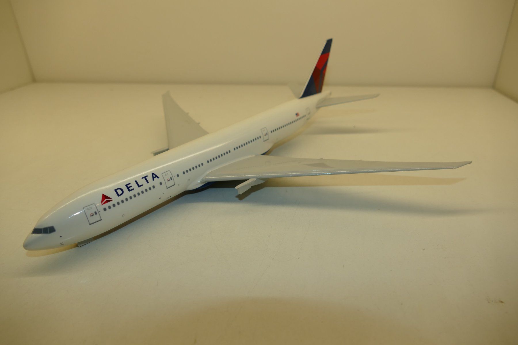 Boeing Kit di modellismo & Modellini statici: Flugzeugmodell 1:200: Delta Boeing – Usato da Niederhasli venduto da rail-duerst