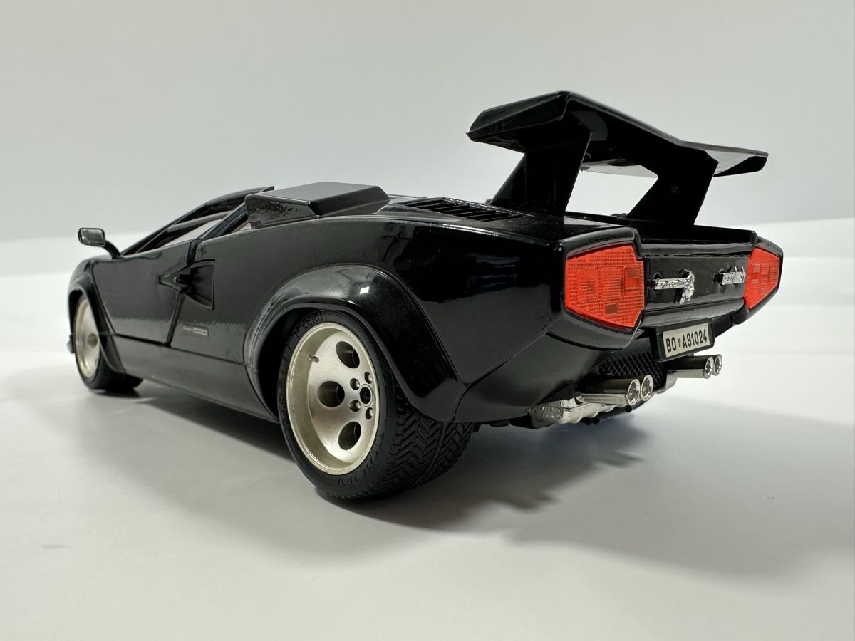 Bburago Modellautos: Lamborghini Countach 1:18, schwarz, BBURAGO  – Gebraucht aus Zofingen von rf9_x2xt 3