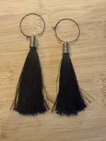 Modeschmuck - Ohrringe mit Quasten in schwarz