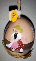 Osterei Mädchen beim Wäsche aufhängen(33