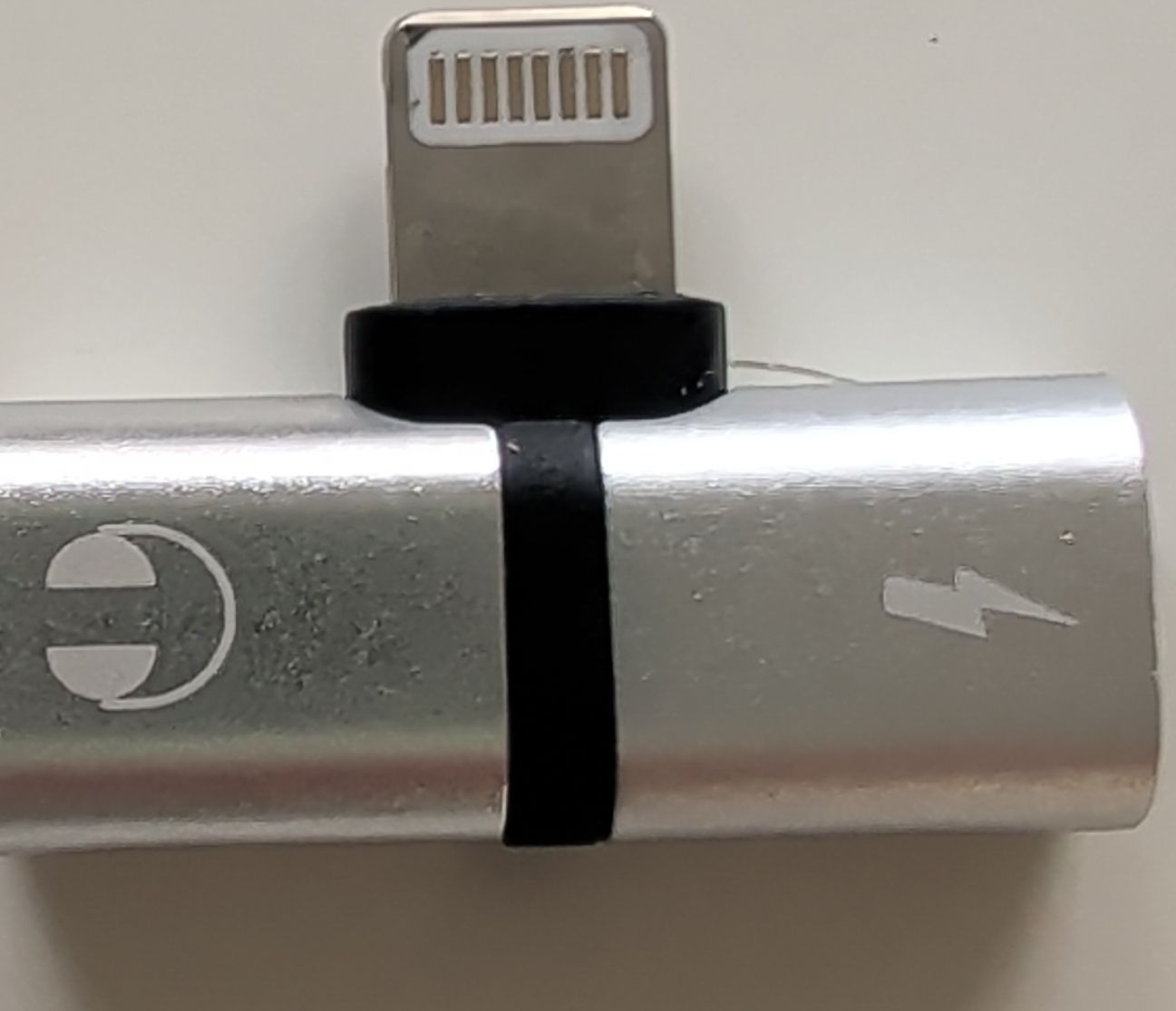 Lecteurs & Adaptateurs: Neuwertiger Audio Adapter apple lightning – D'occasion à Pfäffikon SZ par jer_6mmr