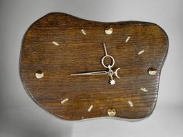 Ancienne horloge pendule d'art populaire suisse bois massif