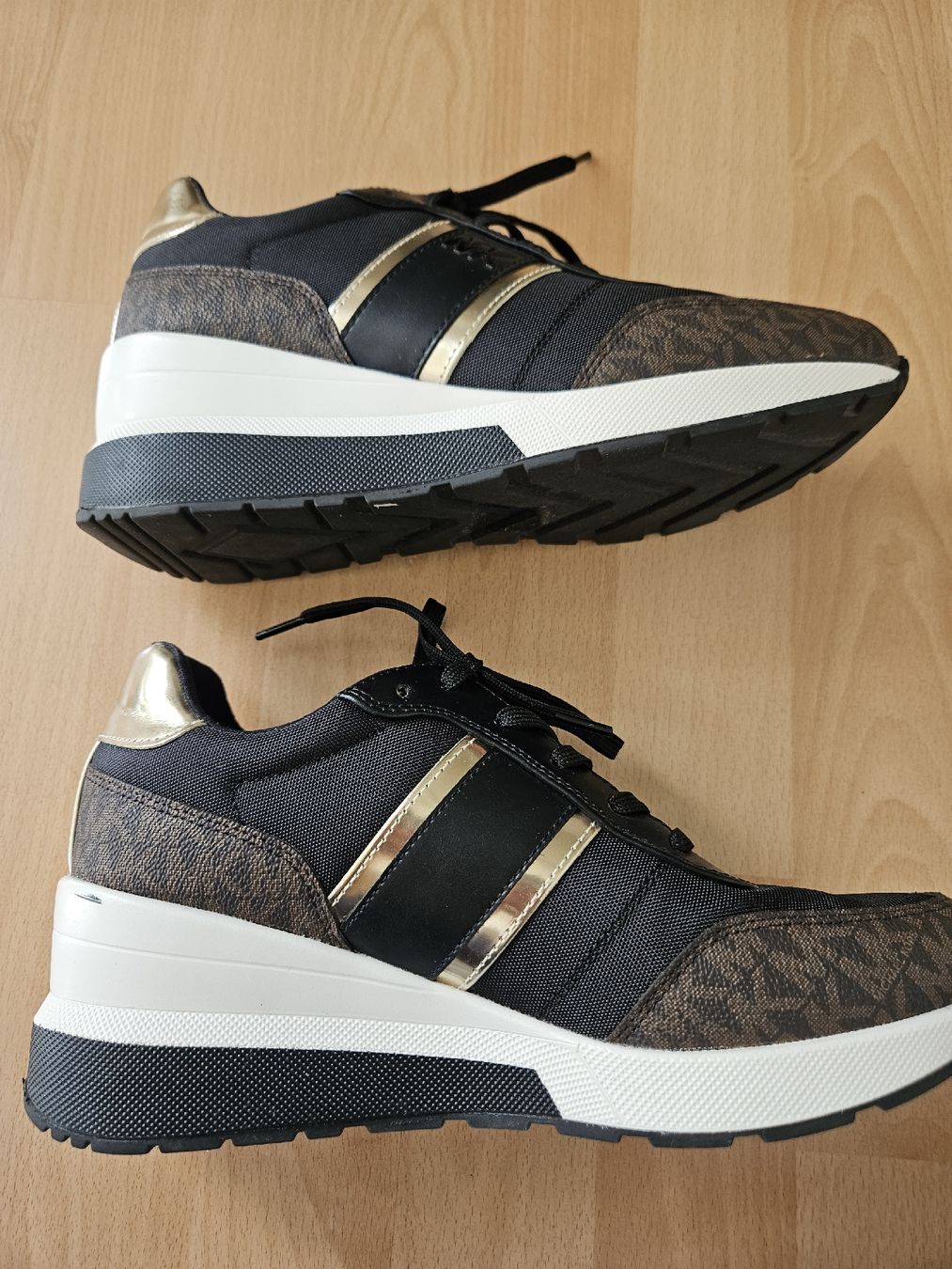 Michael Kors Chaussures femmes: Michael Kors Sneaker, Grösse 40 – D'occasion à St. Gallen par Rebiili 4