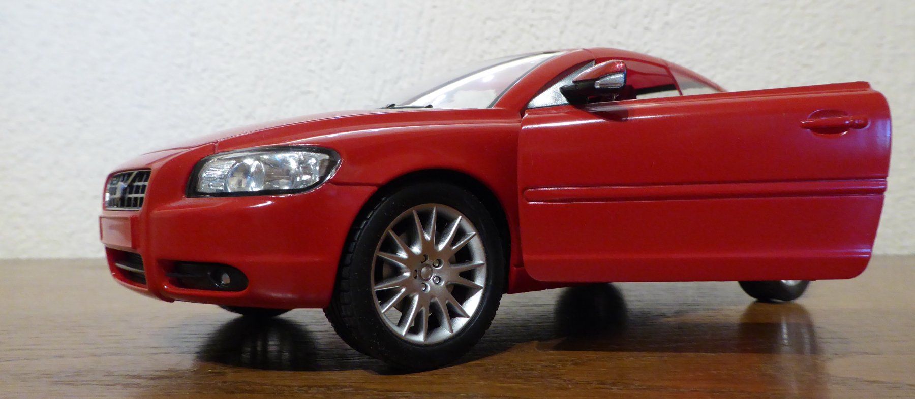 Volvo Voitures modèles: Volvo C70 Modellauto 1/18 rot – D'occasion à Spreitenbach par Turbo_1105 4