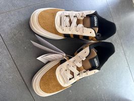 neue Adidas Sneaker Gr. 39 1/3 NEU