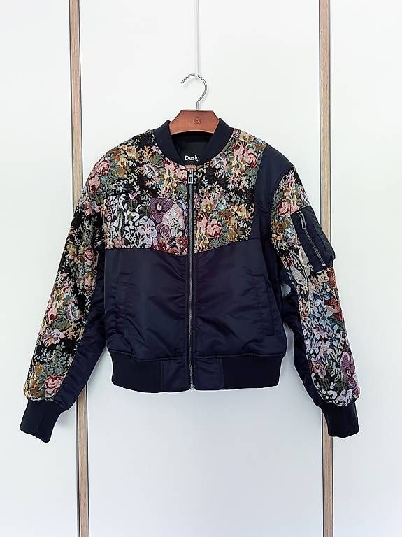 Desigual Jacken: Desigual Jacke, Gr. S, Blumenmuster - Neu – Neu (gemäss Beschreibung) aus Ennetbürgen von Fifis-Fundgrube