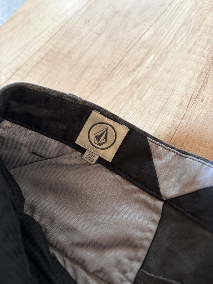 Volcom Pantalons: Volcom Short Skate – Neuf (Voir description) à Sorens par purpureta 4