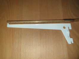 Bügel Stahl weiss, für Tablarsystem.