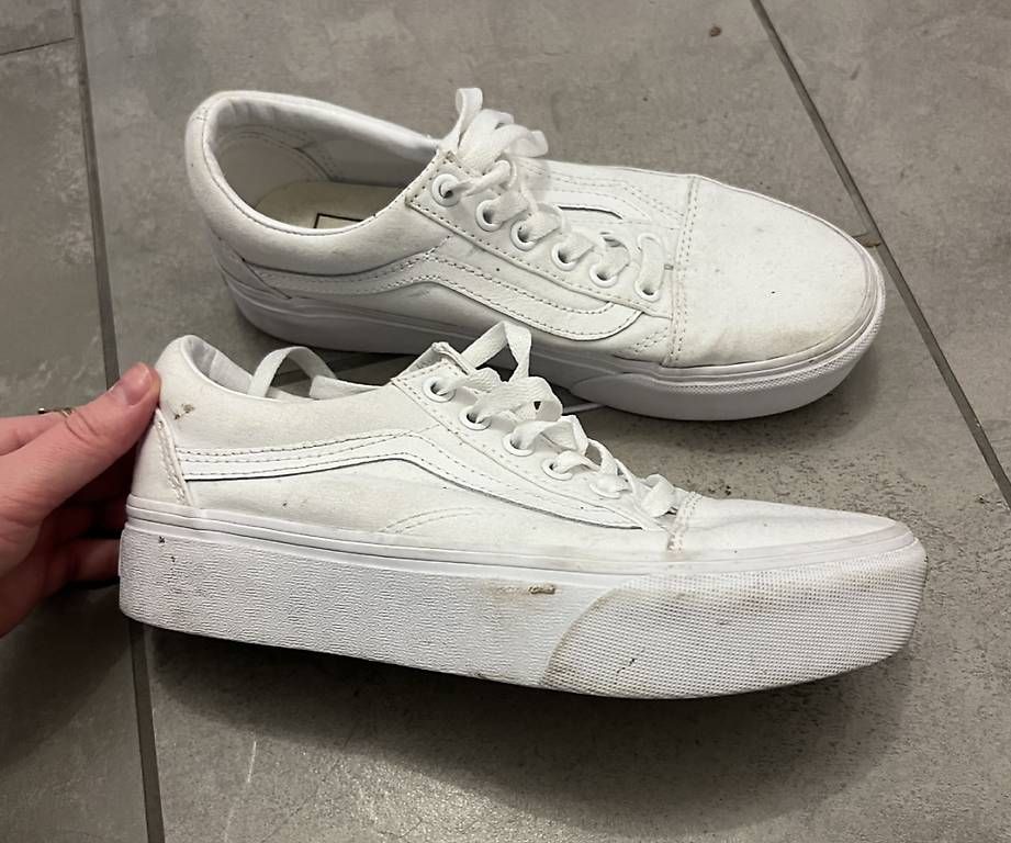 Scarpe da uomo: VANS OLD SKOOL PLATTFORM WEISS – Usato da Zürich venduto da bekkabra