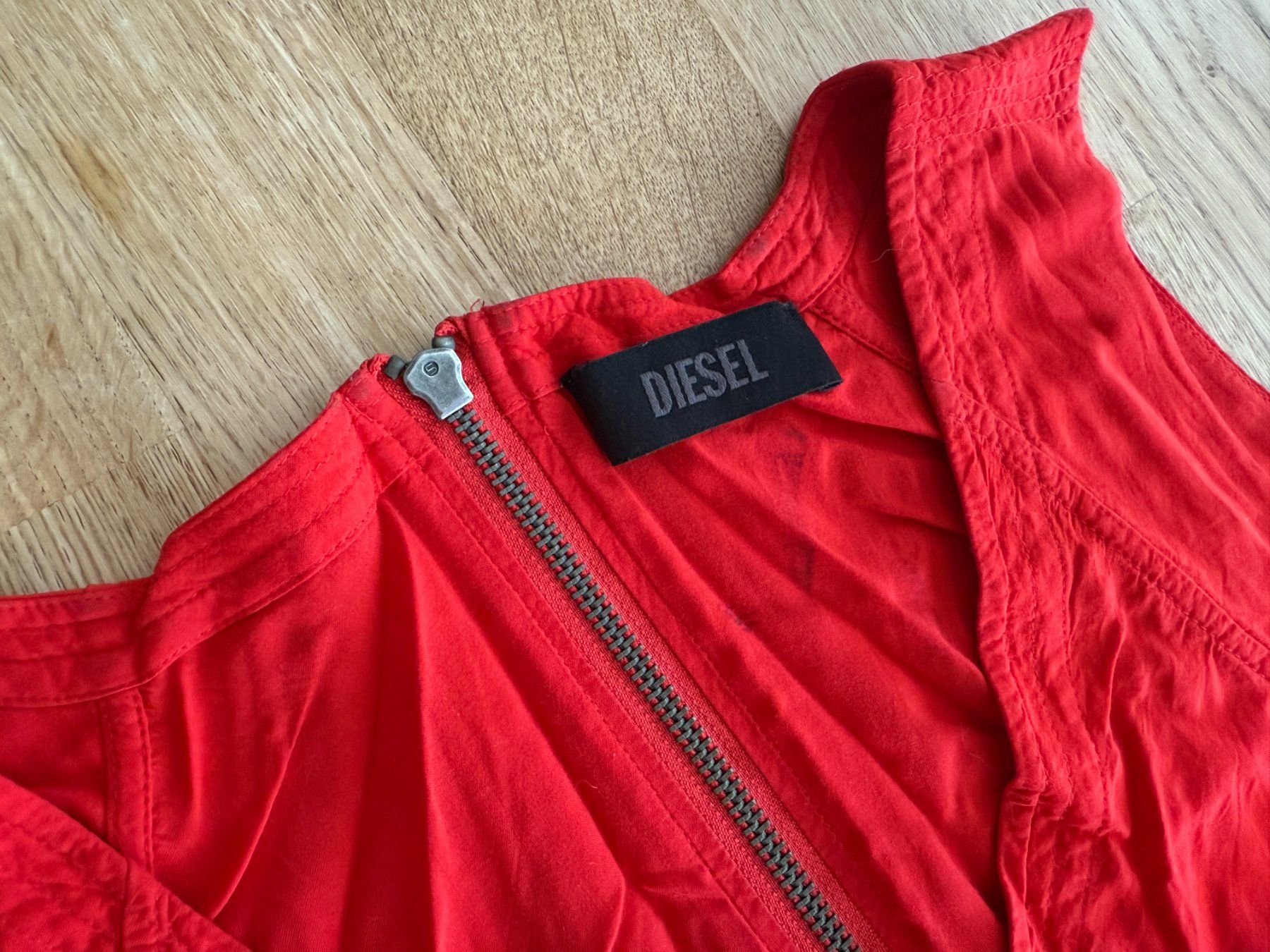 Diesel Top: Spende MSF - Diesel - Rotes ärmelloses Top - Gr S – Usato da Fällanden venduto da La_Natie 3