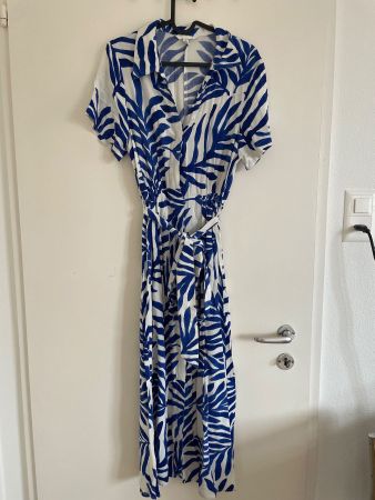 Blau-Weiss gemustertes Kleid