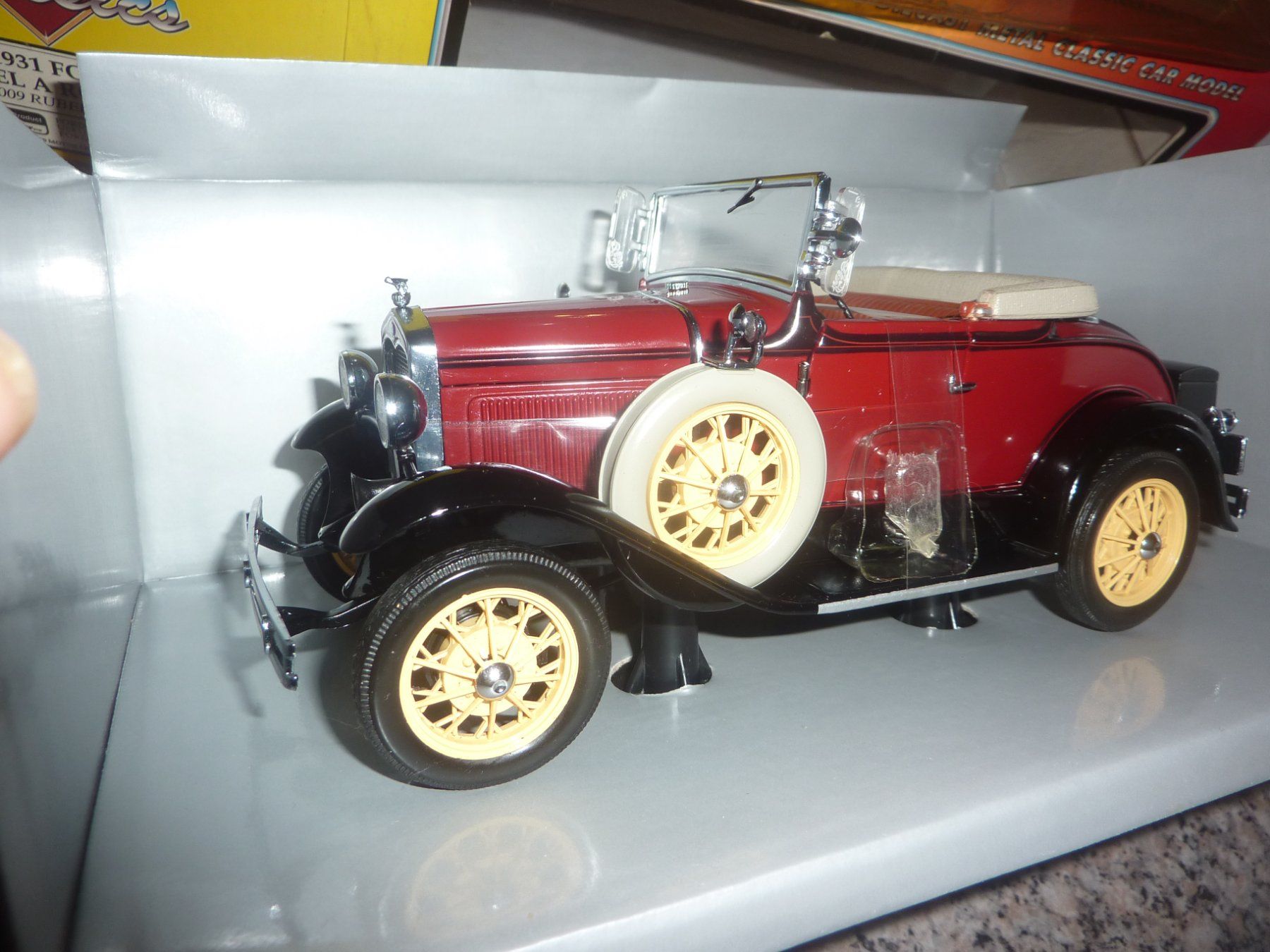 Ford Modellini d'auto: FORD1931 A ROADSTER – Nuovo e nell'imballaggio originale da Balsthal venduto da bouteliee 4