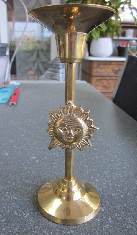 Portacandele: Metall Kerzenständer in Messingoptik mit Sonne – Usato da Bischofszell venduto da raika