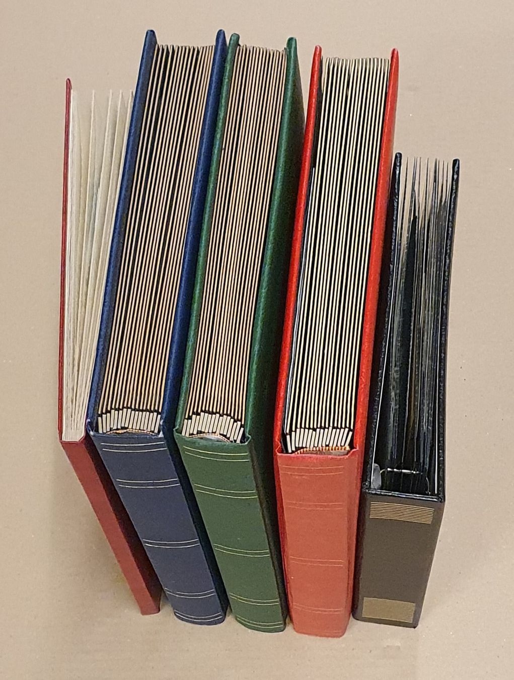 Alle Briefmarken: Restlot Schweiz in 5 Album – Gebraucht aus Kreuzlingen von Rschweiz1