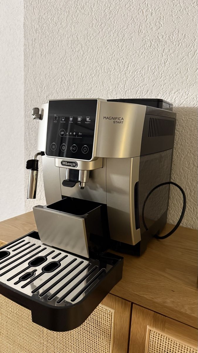 De'Longhi Macchine per caffè & Macchine per espresso: DeLonghi Magnifica Start silber/schwarz – Nuovo (secondo la descrizione) da Gerlafingen venduto da tbnl02 2