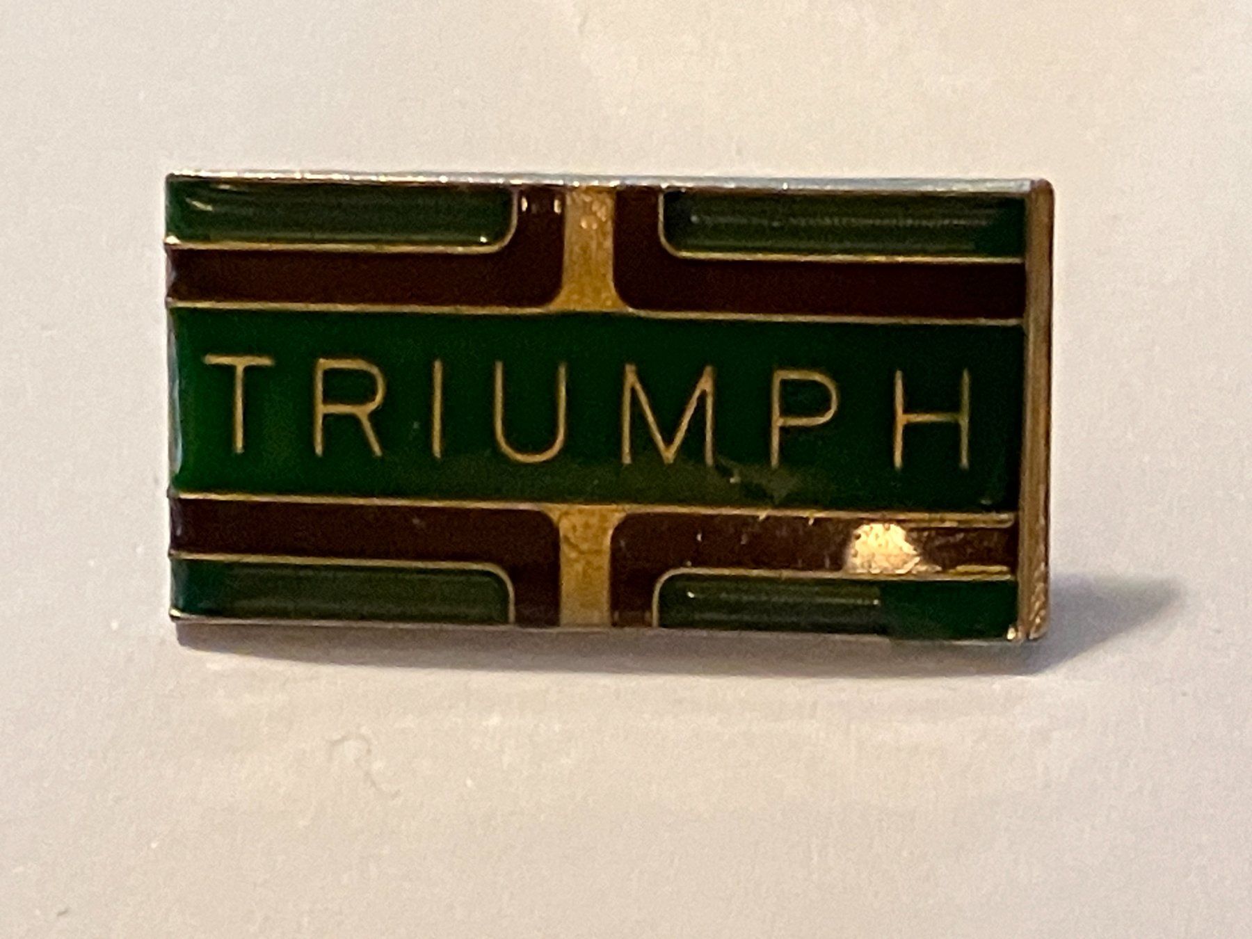 Placchette & Badge: 1 Pin Triumph – Usato da Basel venduto da djwwpp