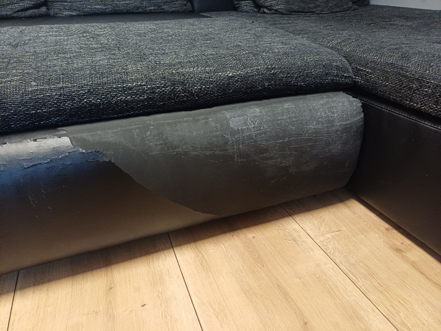 Sofas: Grosses Ecksofa mit Bettfunktion – Gebraucht aus Düdingen von Lechim2 5