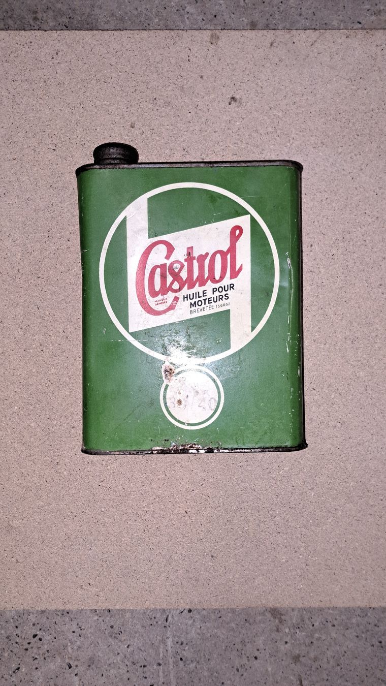 Autres accessoires p. véhicule: Alt Ölkanister Castrol – D'occasion à Boppelsen par ThomasFrn