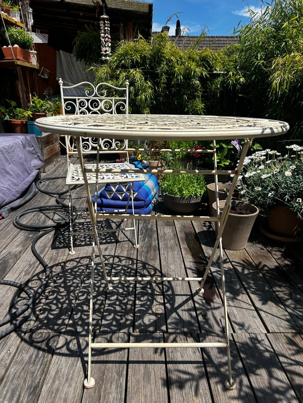 Set di tavolo e panche: Vintage Garten, Terrasse oder Balkon Tisch mit zwei Stühlen. – Nuovo (secondo la descrizione) da Luzern venduto da sel_kv8m 3