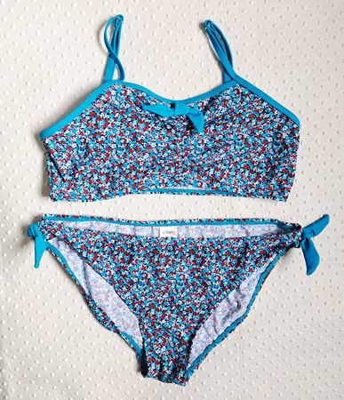 Neu! Blumiges Bikini Set, Gr. 176