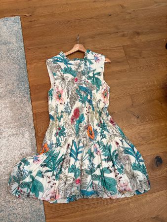 Sommerliches Kleid mit Blumenmuster, Gr. 38 Neue 🤩