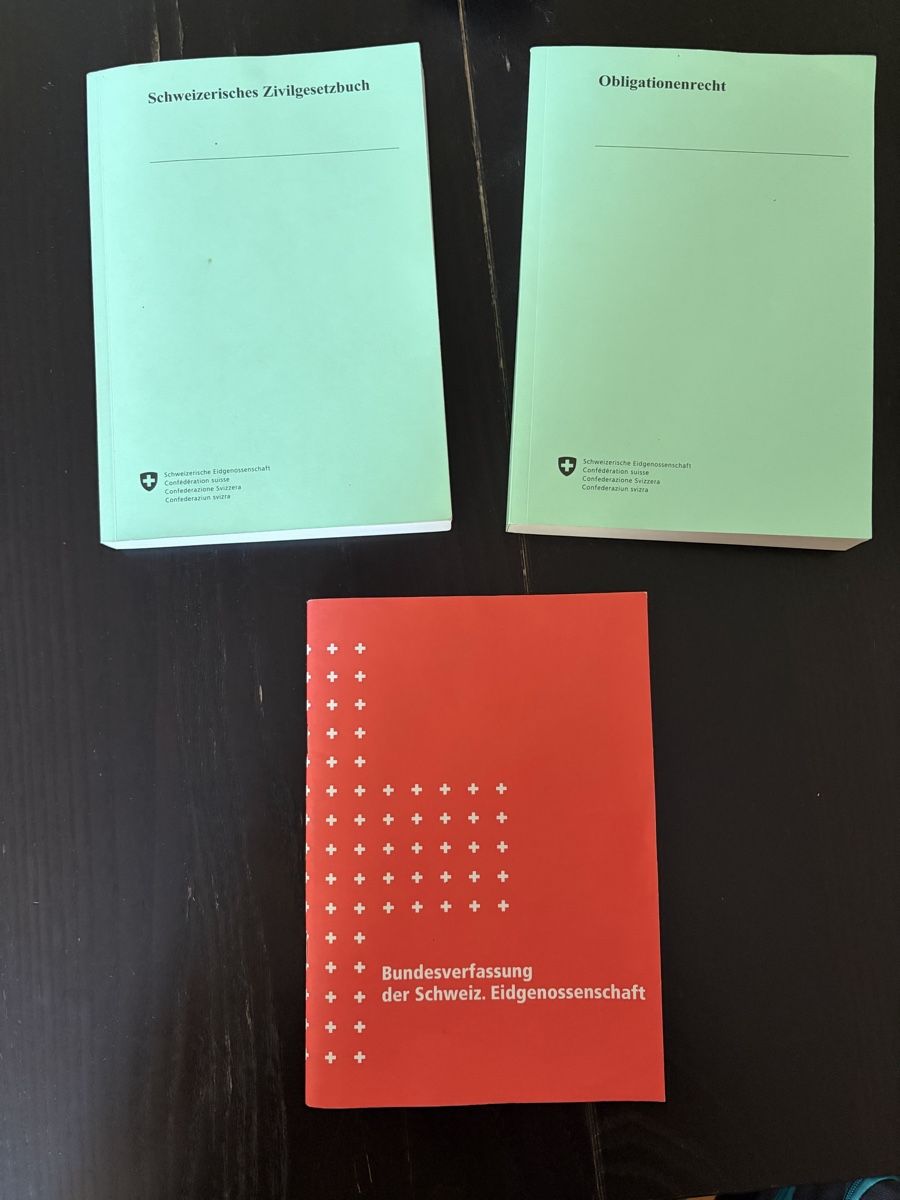 Livres: Aktuelle Gesetzesbücher – D'occasion à Grünenmatt par Hexenzauber