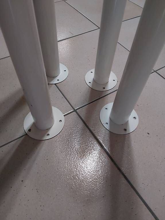 Ikea Autre mobilier: 4 pieds de table blancs IKEA 70cm – D'occasion à Grolley par Montana78 1