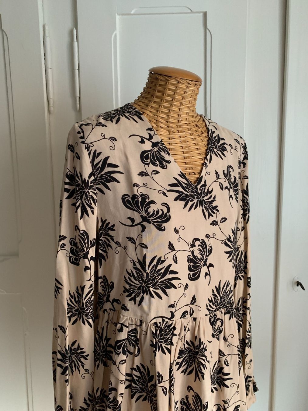 Blusen: SIENNA - Tunikabluse beige-schwarz 36 – Gebraucht aus Zürich von Diazaio 1