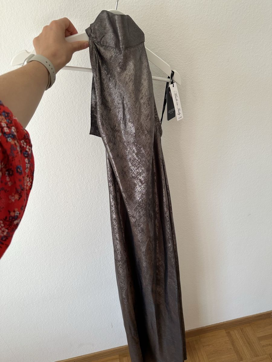 Guess Kleider: Guess Kleid silbrig neu – Neu (gemäss Beschreibung) aus Luzern von MonikaSie 2