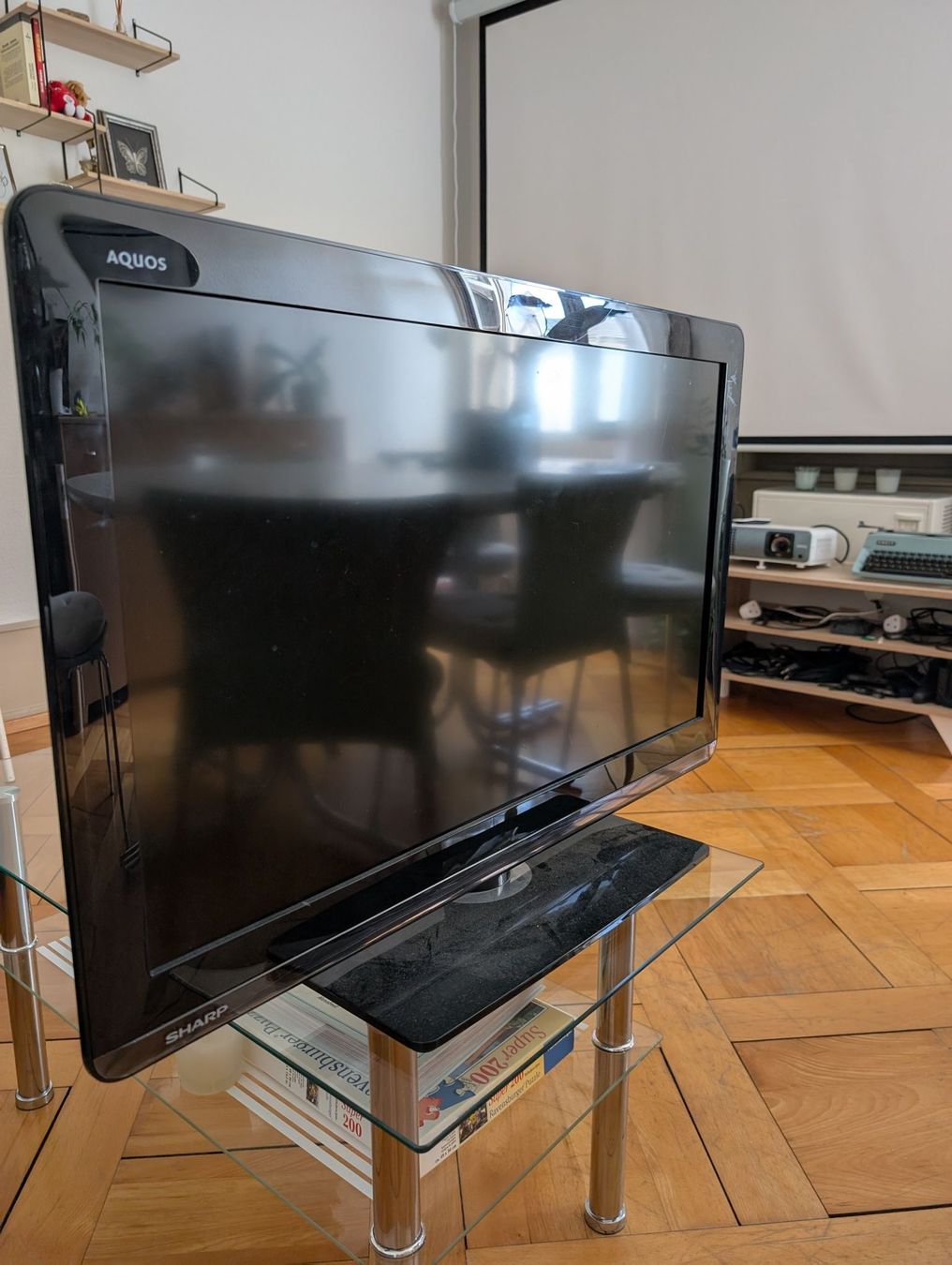 Sharp Fernseher: Téléviseur Sharp Aquos - occasion – Gebraucht aus Biel/Bienne von ala_g5ph