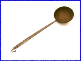 grosse antike SCHÖPFKELLE - Eisen / Messing - 50 cm