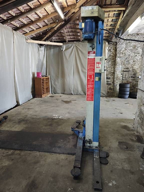 Piattaforme elevatrici & Crick: Lift ponte sollevatore auto – Usato da Taverne venduto da mar_v68c