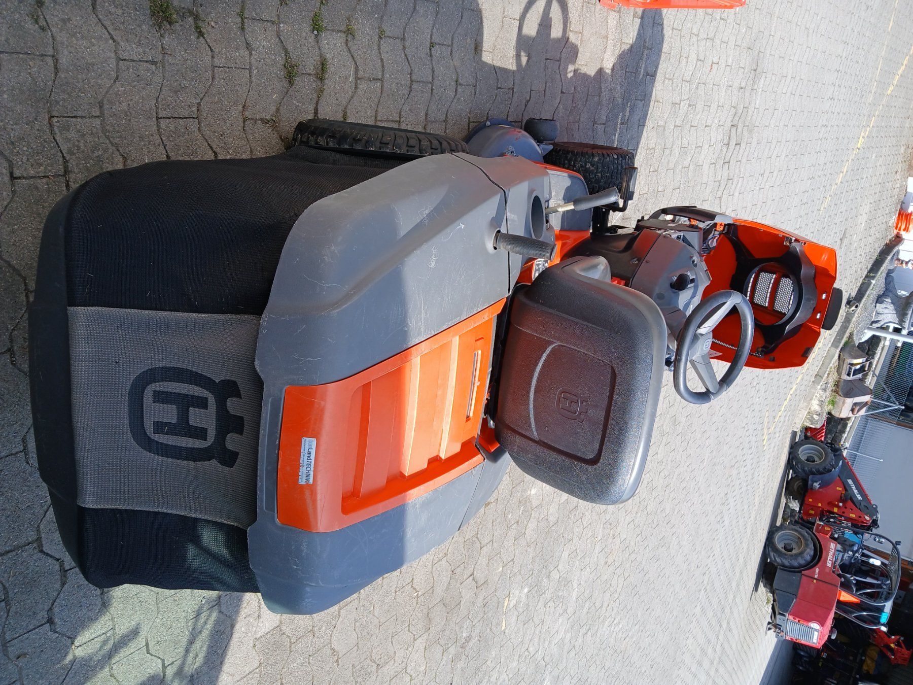 Husqvarna Rasenmäher: Rasentraktor Husqvarna CTH174 – Gebraucht aus Münchenwiler von Zellerbarbara 4