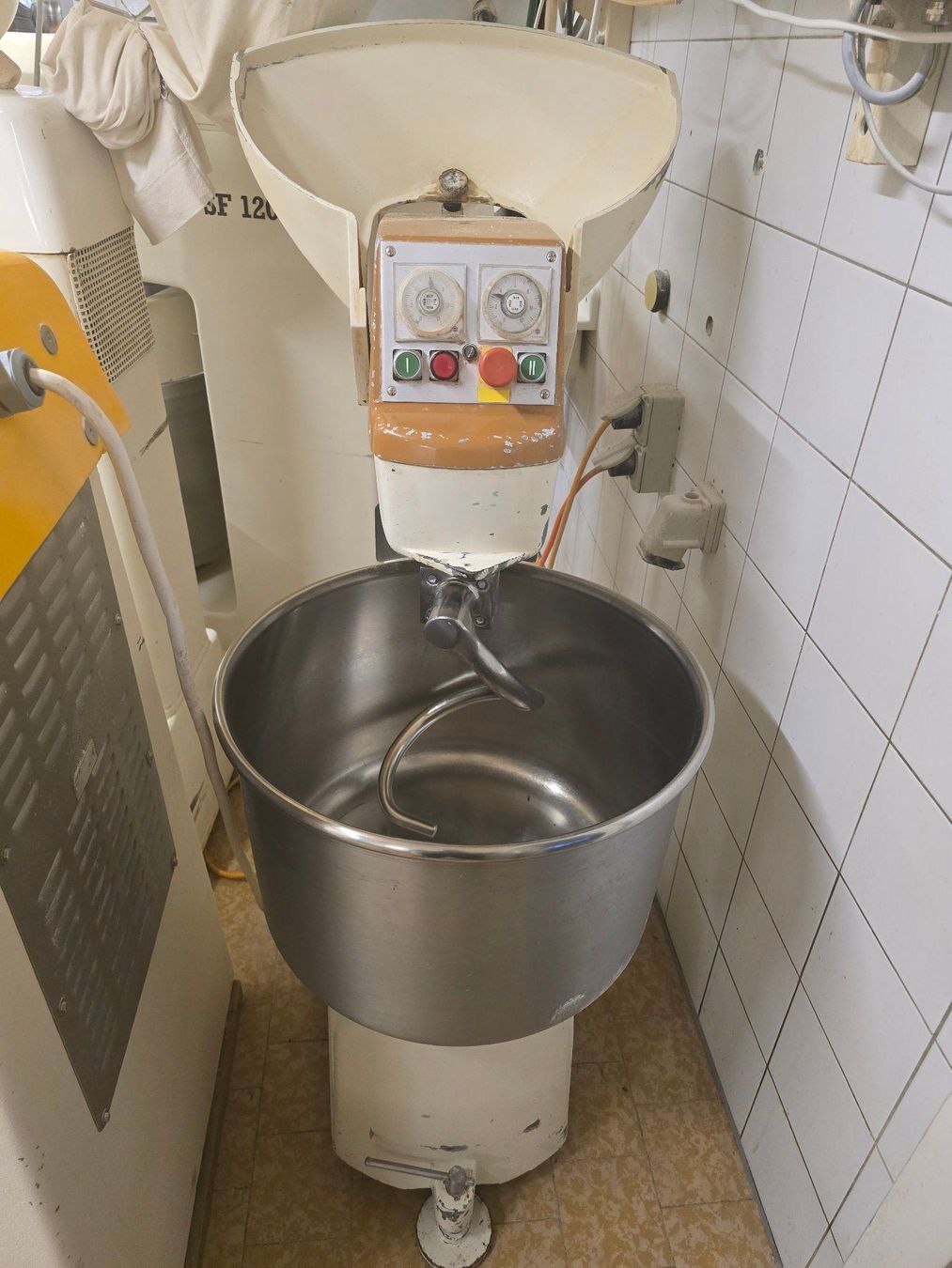 Alle Maschinen: Teigmaschine, Knetmaschine – Gebraucht aus Steinen von seb_6m2c