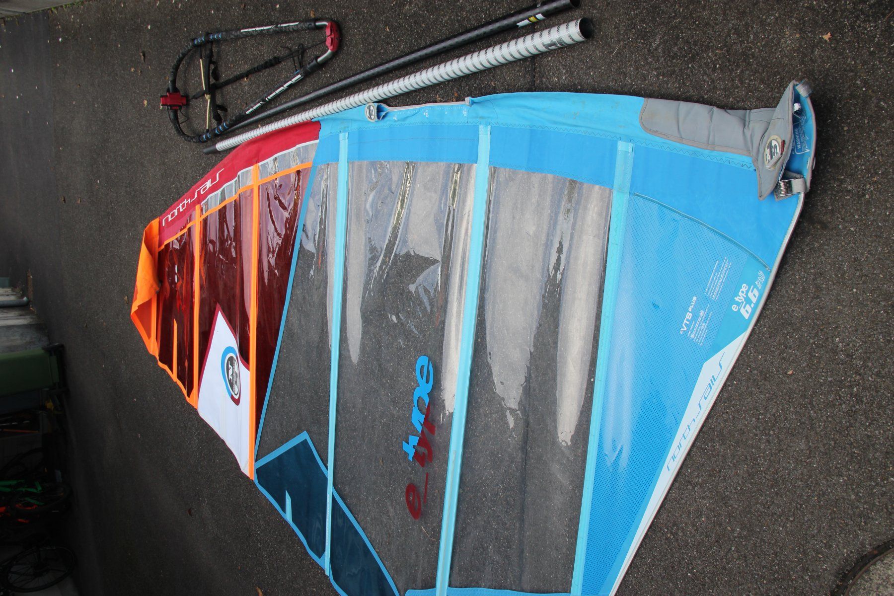 North Sails Surfen: Windsurfrigg, North E-Type 6.6m2 mit Mast und Gabelbaum – Gebraucht aus Thun von  1