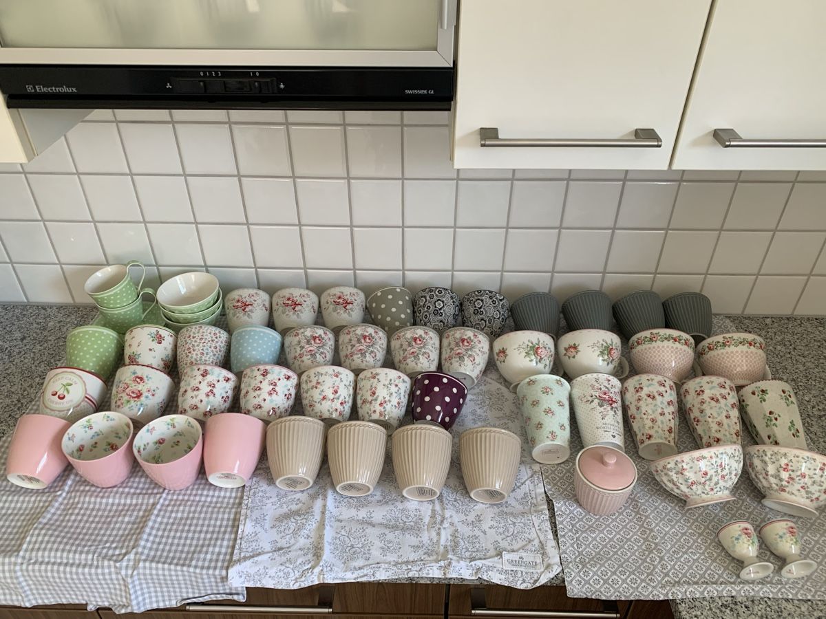 Greengate Set di piatti: Grosse Greengate Sammlung Tassen, Cups Schalen usw. – Usato da Ellikon an der Thur venduto da Bali1999