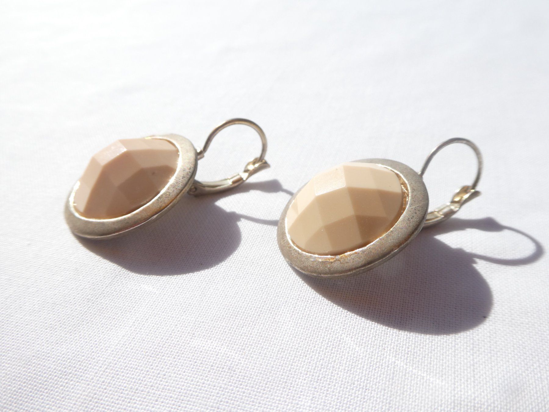 Orecchini pendenti & Orecchini a lobo: Vintage Ohrstecker mit Klappverschluss, Modeschmuck – Usato da Gattikon venduto da kaandooh 1