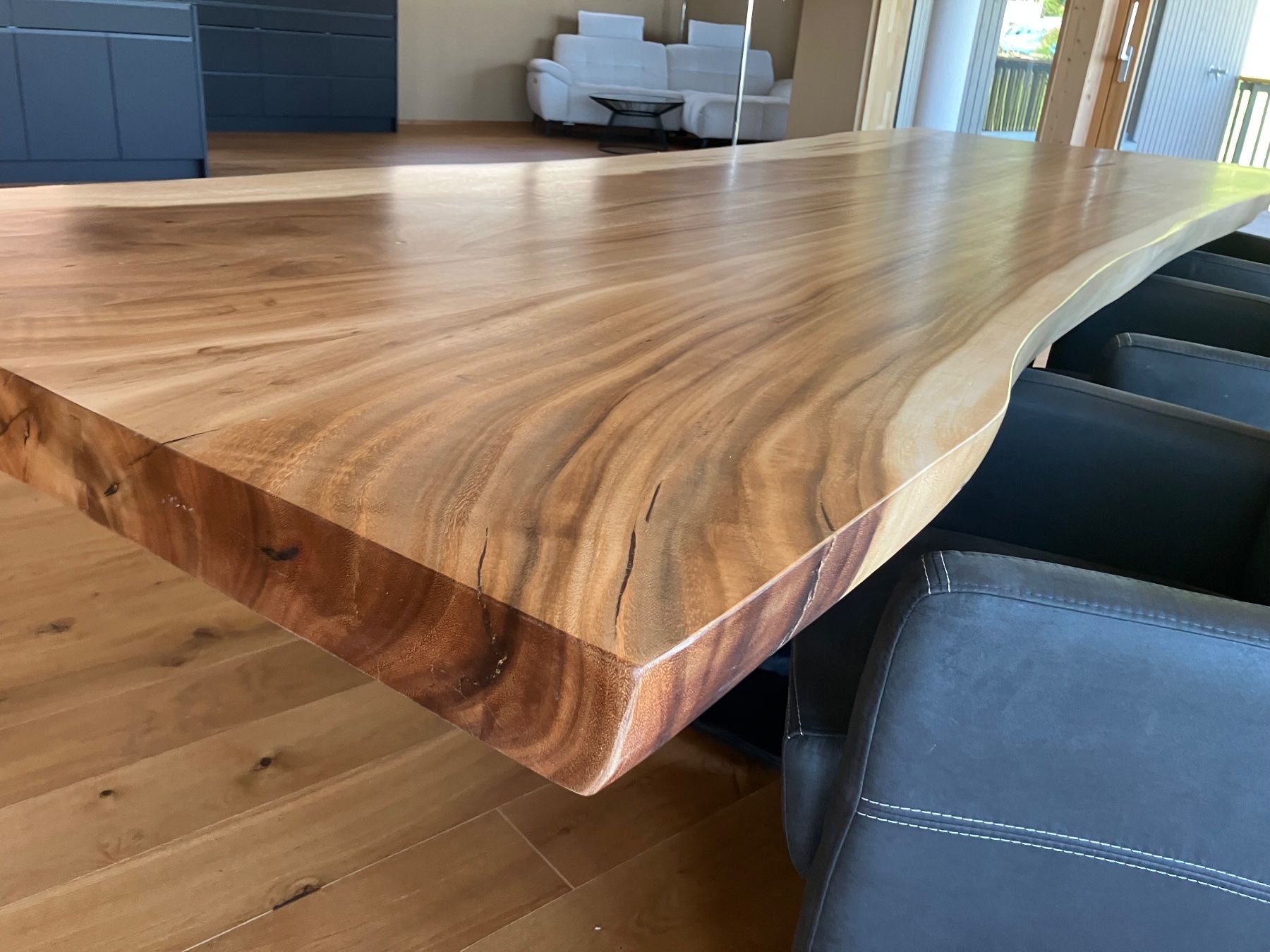 Tische: Holztisch massiv – Gebraucht aus  von  3