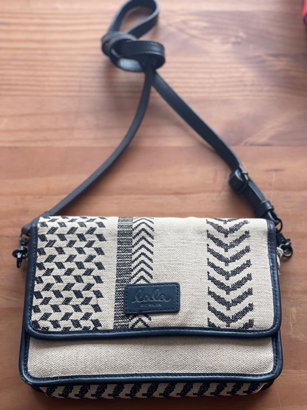 Lala Berlin Borse da donna: Lala Berlin Tasche Canvas beige schwarz – Usato da Nussbaumen AG venduto da HelenaDavid1910
