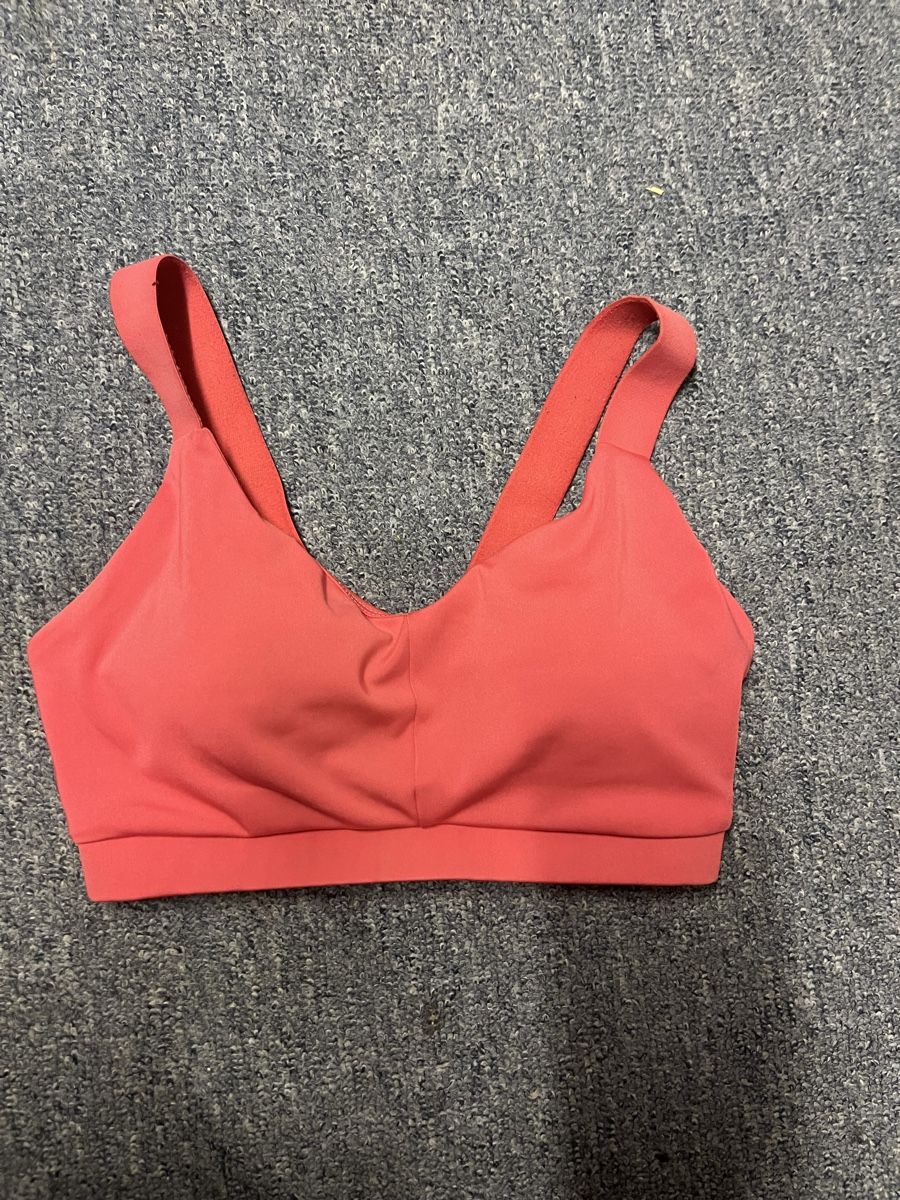 Top: Sports bra : xs : 34 – Usato da Zürich venduto da Proton_Slit