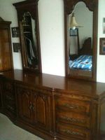 Rare commode / en noyer White Furniture -Mebane/NC USA