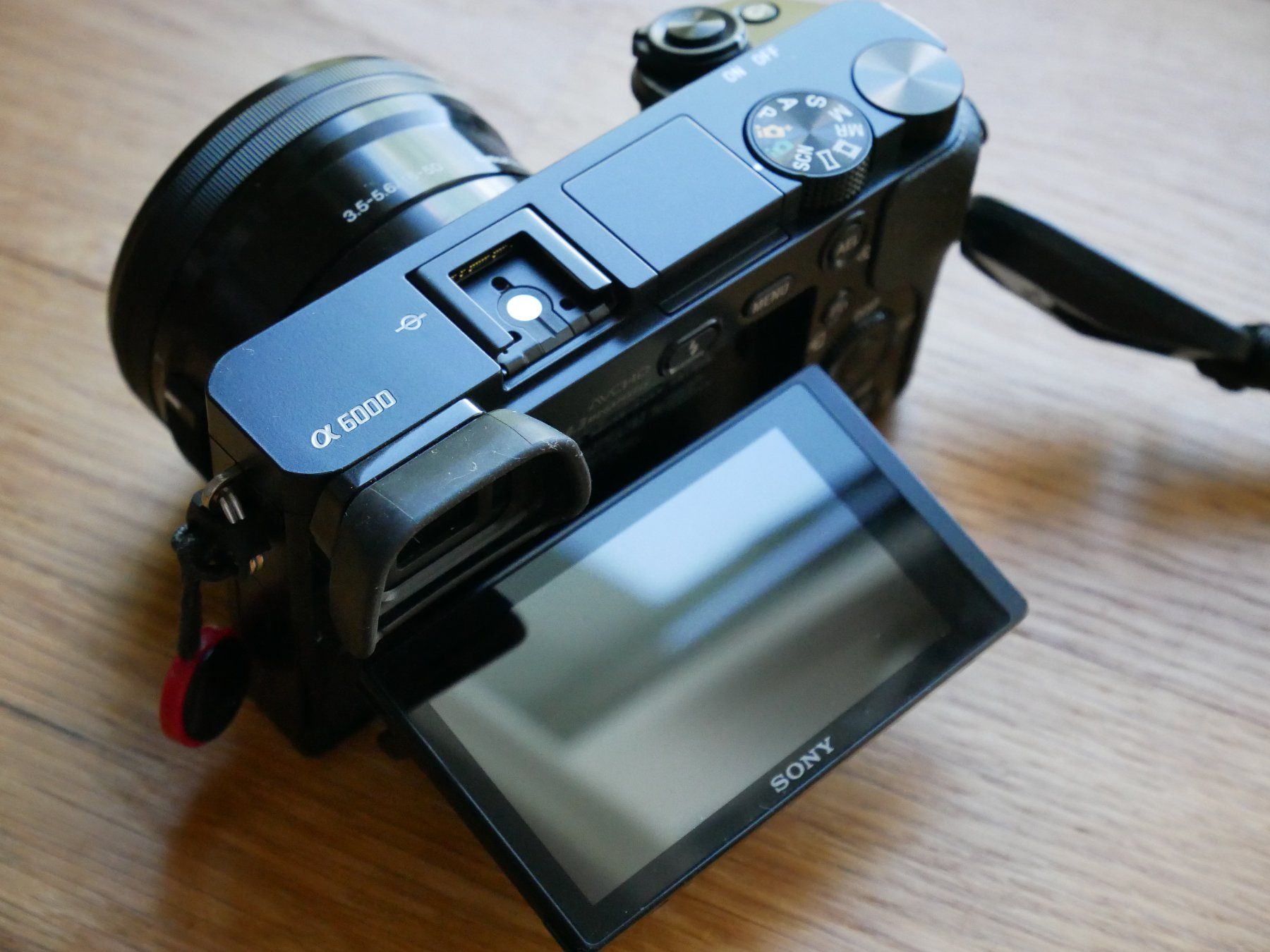 Sony Fotocamera: Sony A6000 Set 16-50 OSS + Tasche (NEU) – Nuovo (secondo la descrizione) da Chur venduto da Fotofun 2