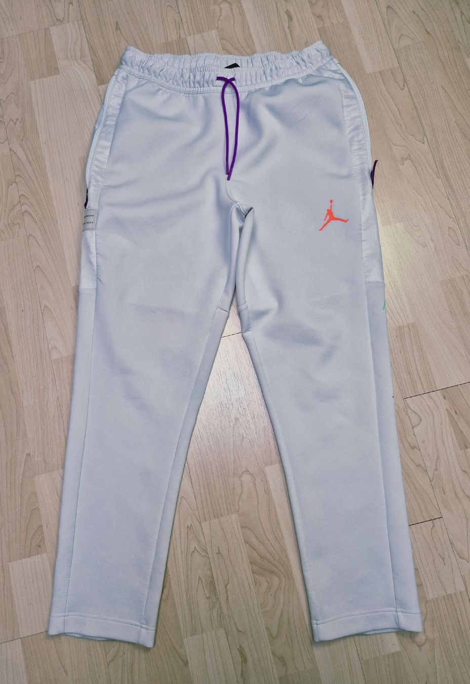 Jordan Pantaloni: Jordan Trainingshose Grösse L – Usato da St. Gallen venduto da CaliSunshine