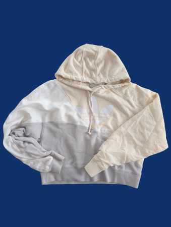 Fast neuer Adidas-Hoodie mit Materialmix